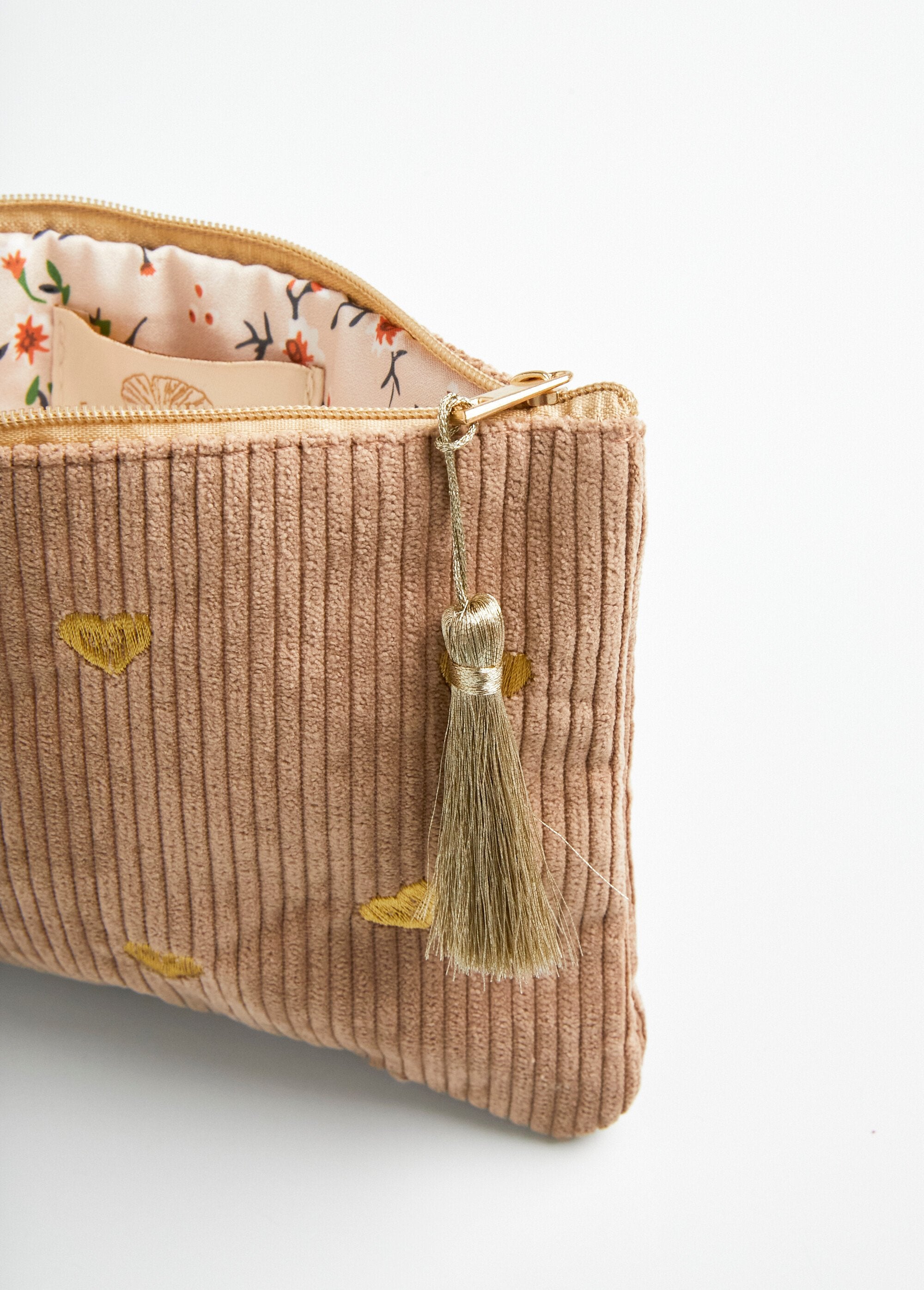 Zipped_velvet_pouch_with_heart_embroidery_camel_DE2_slim