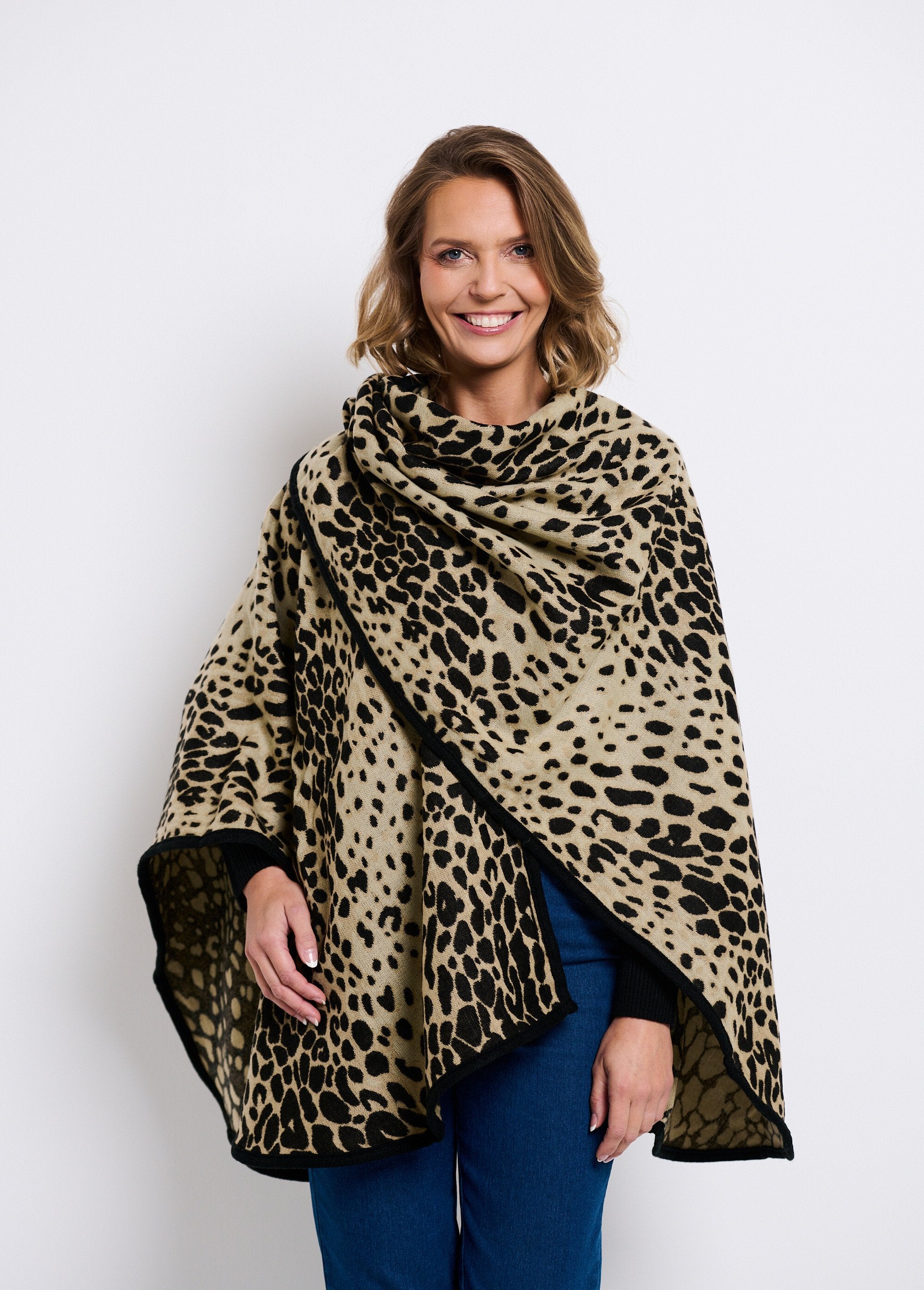 Leopard_print_poncho_with_matching_bias_Leopard_FA2_slim