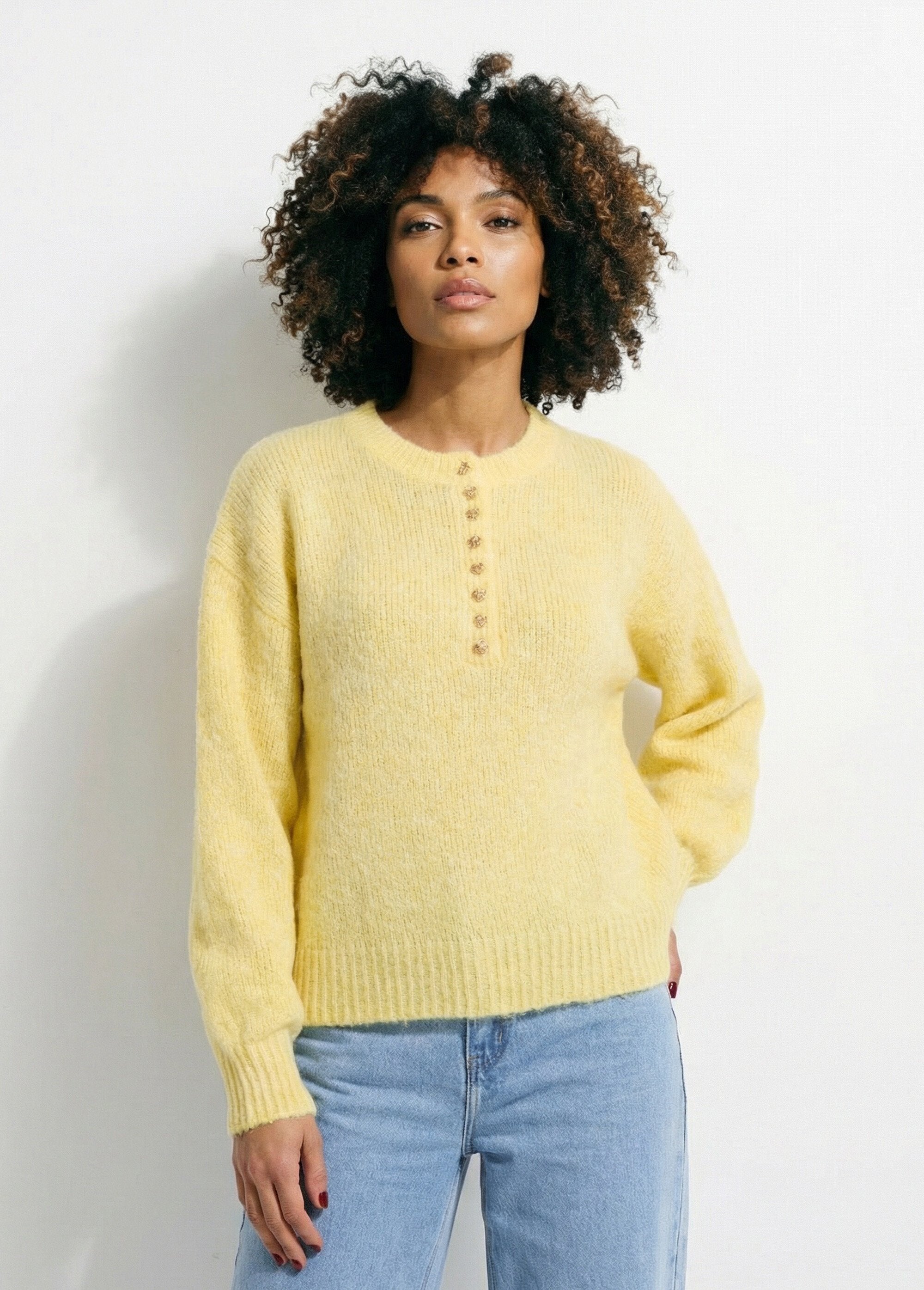 Pull_avec_laine_et_petits_boutons_métal_Jaune_FA1_slim