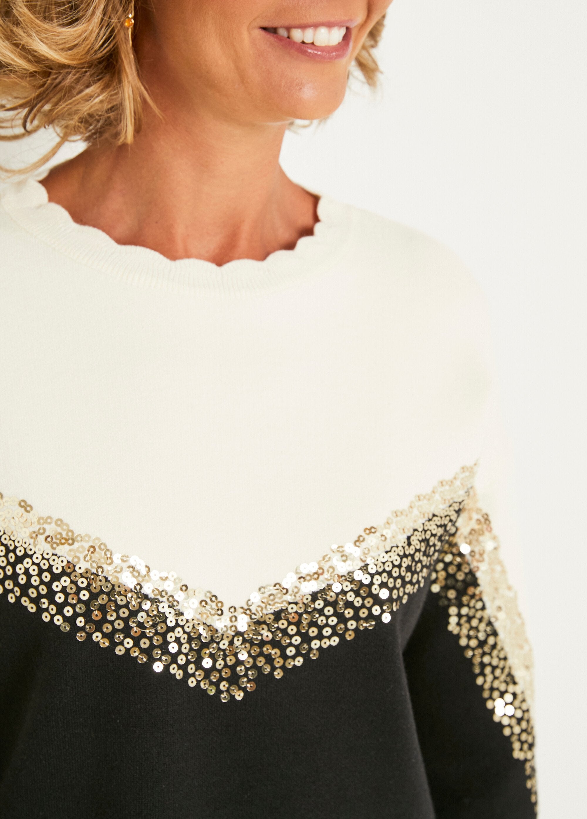 Two-tone_long-sleeved_sequin_sweater_Beige_and_black_DE1_slim