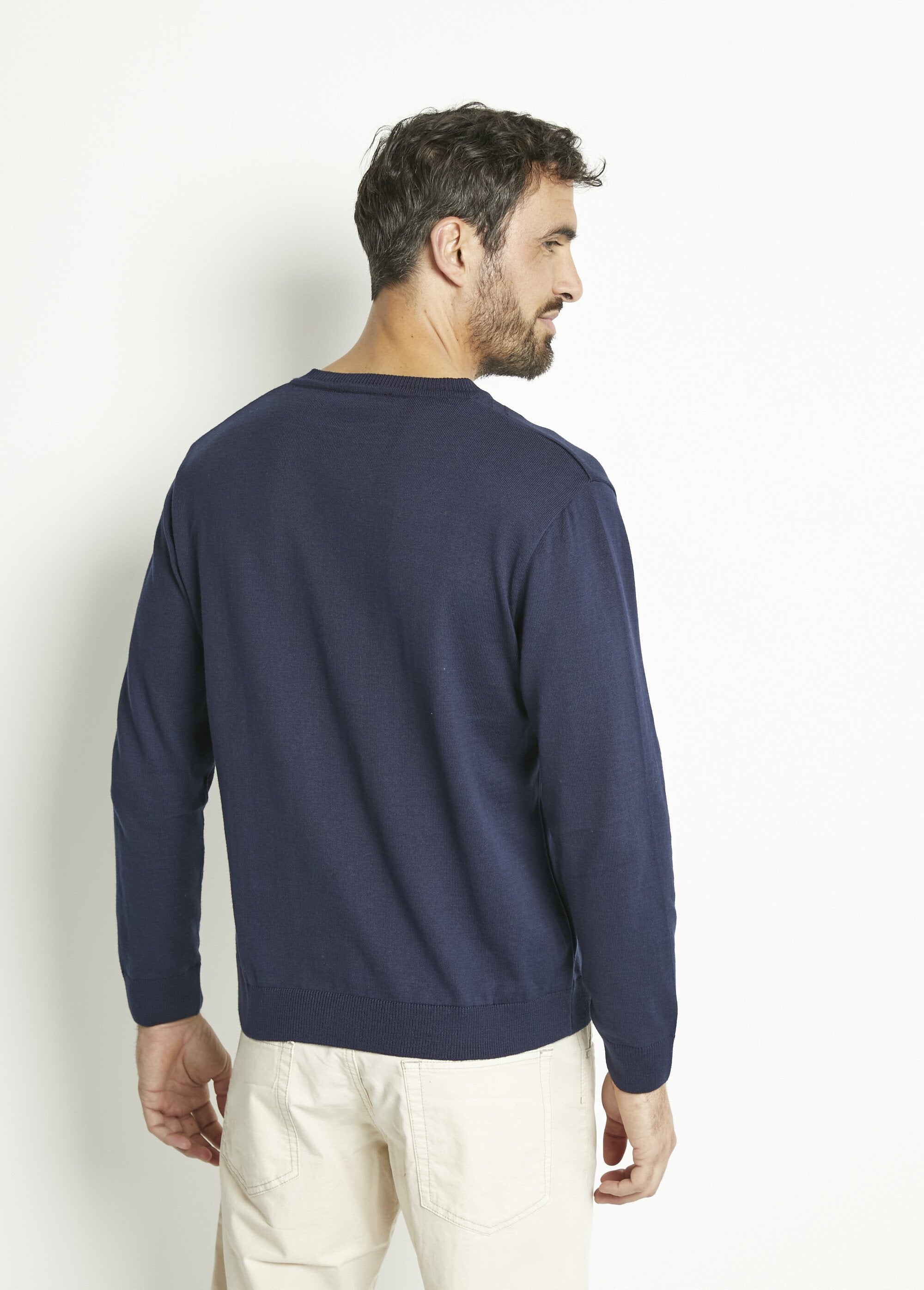 Long-sleeved_cotton_V-neck_sweater_Marine_DO1_slim