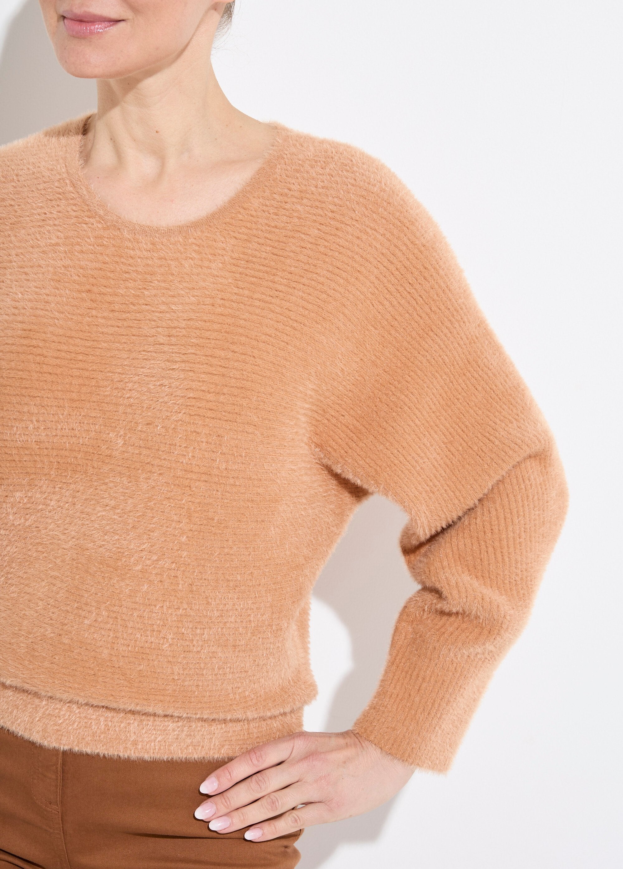 Ribbed_round-neck_sweater_with_boxed_armholes_Camel_DE1_slim