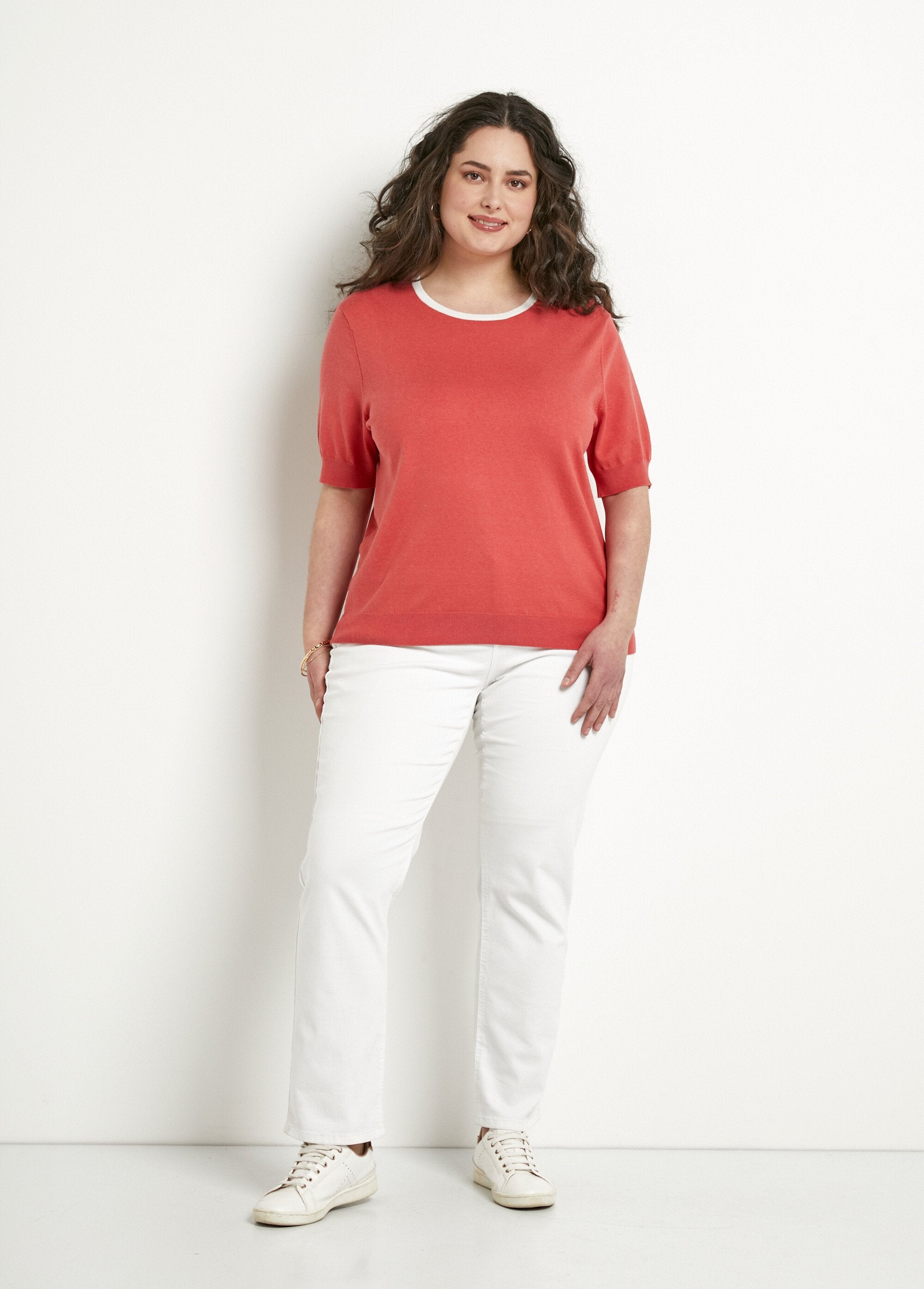 Soft_short_sleeve_round_neck_sweater_Poppy_SF1_curvy