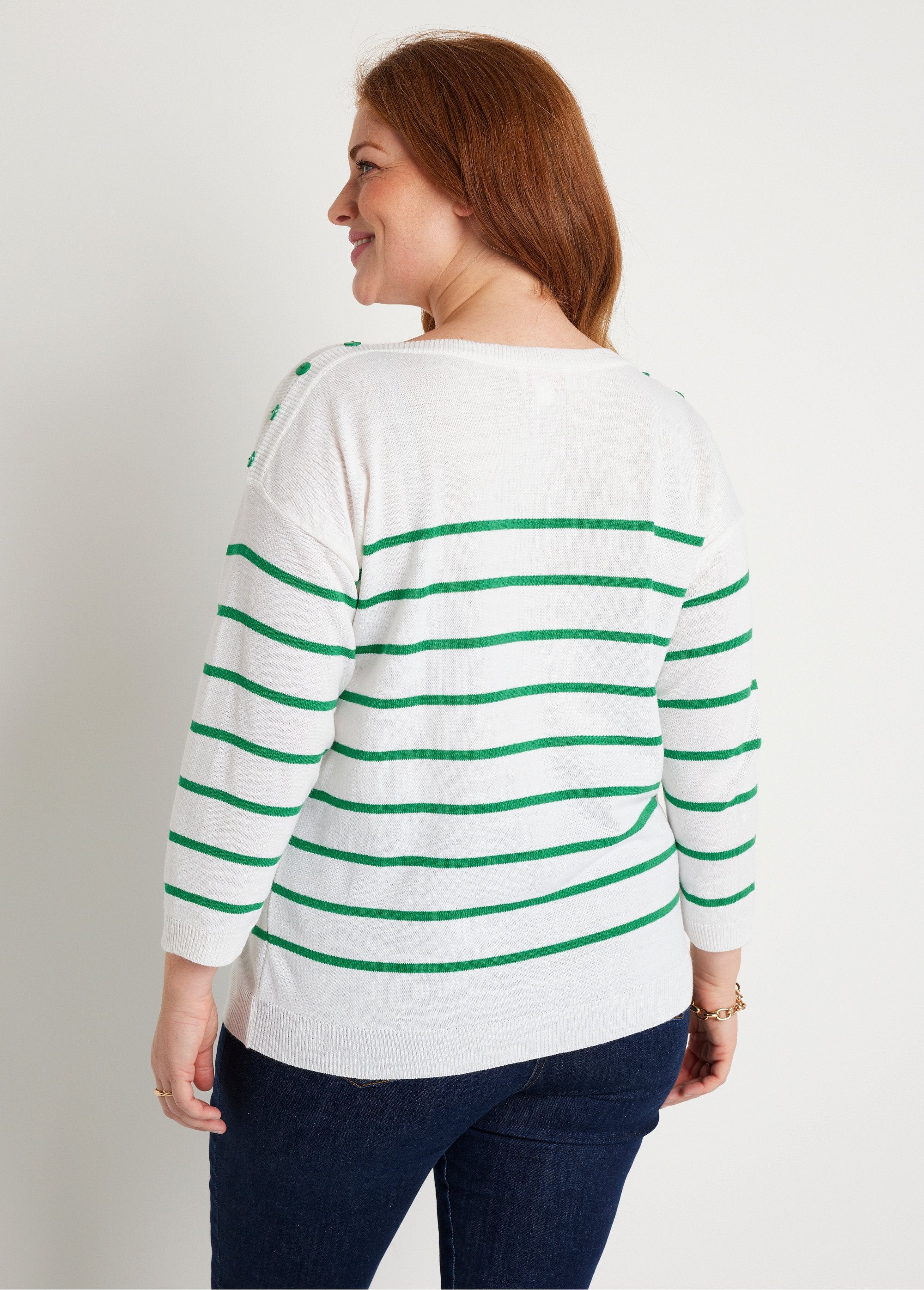 Thin_striped_sweater_White_and_green_DO1_curvy