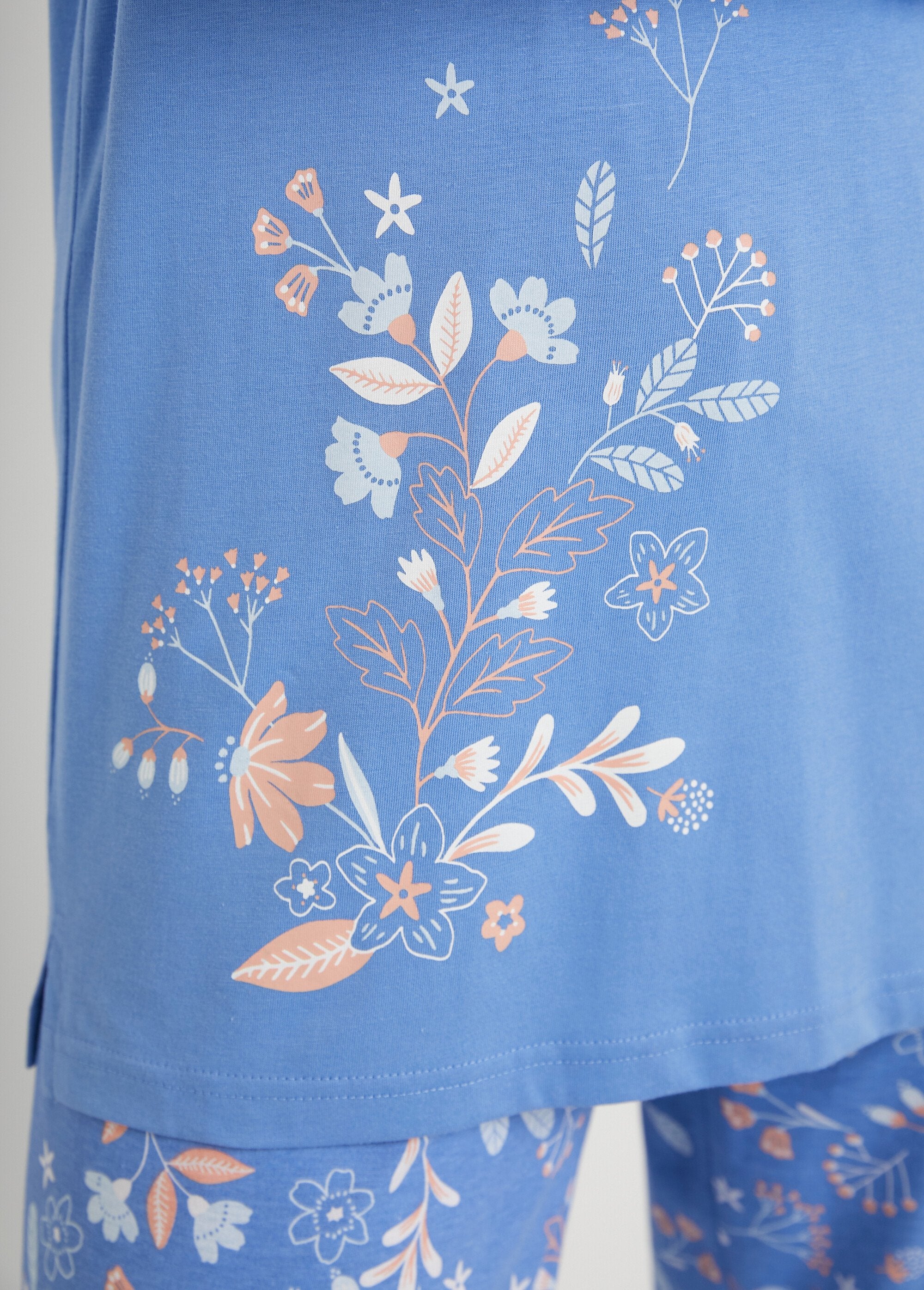 Long-sleeved_pyjamas_in_plain_floral_cotton_Blue_and_pink_print_DE2_slim