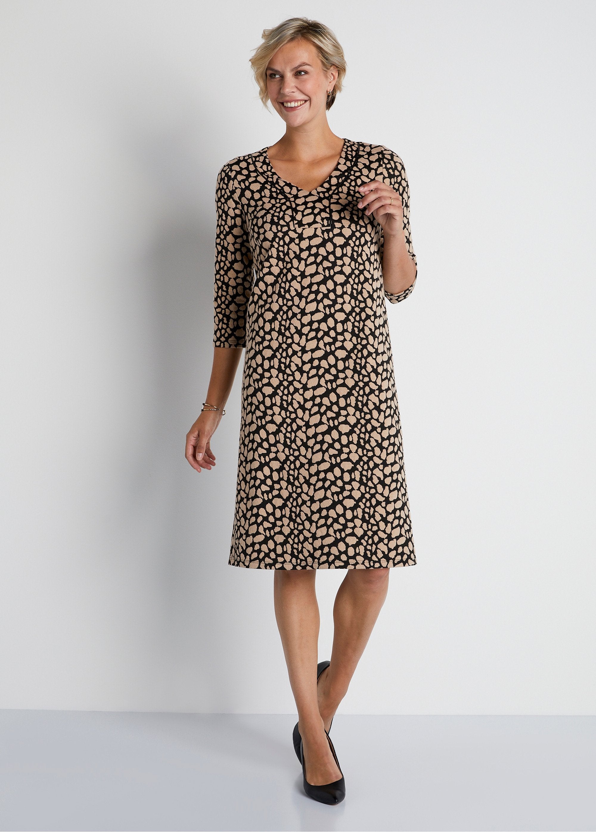 Loose_short_two-tone_jacquard_dress_Black_and_beige_FA1_slim