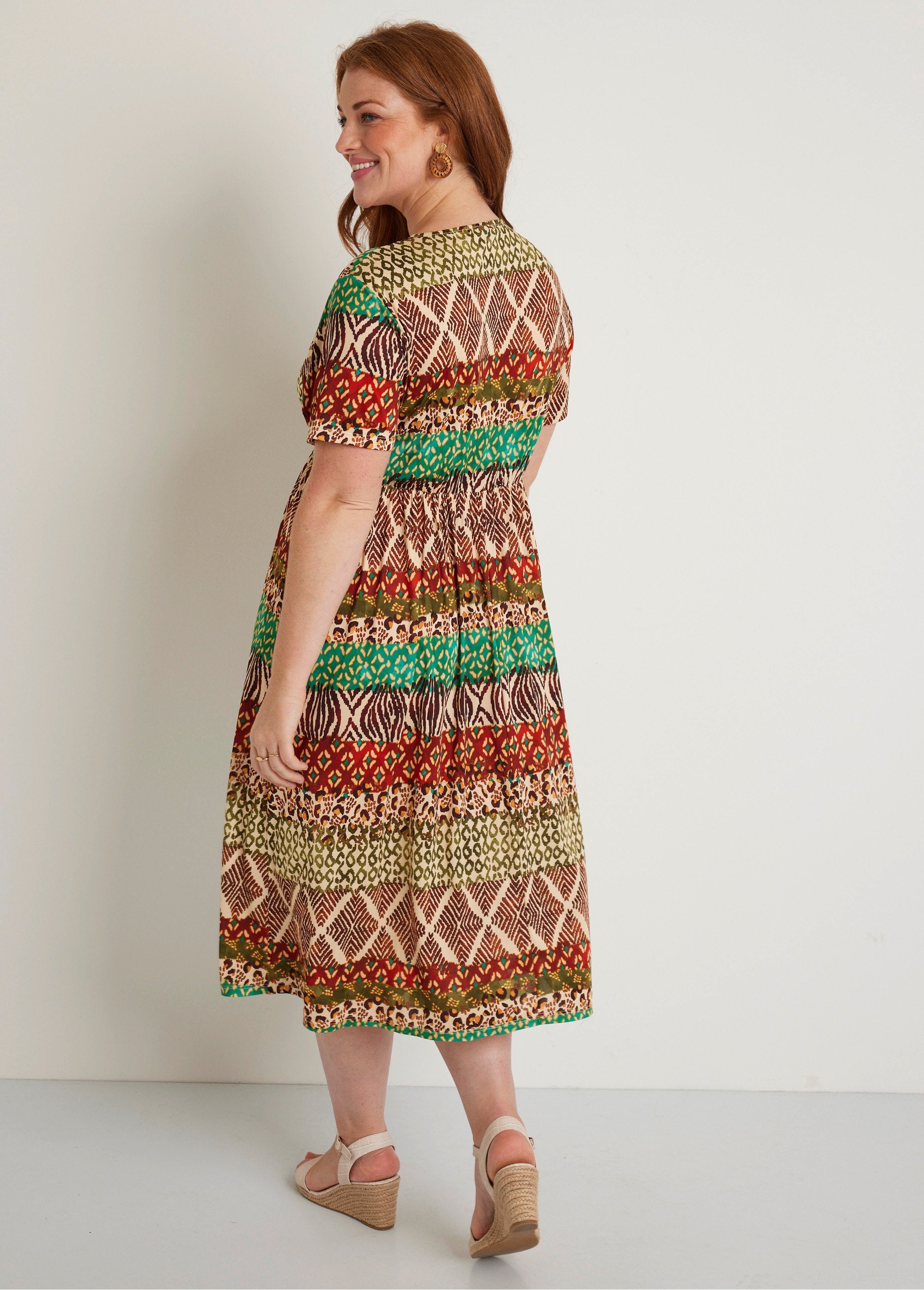 Short_flared_wrap_dress_Brown_and_green_DO1_curvy