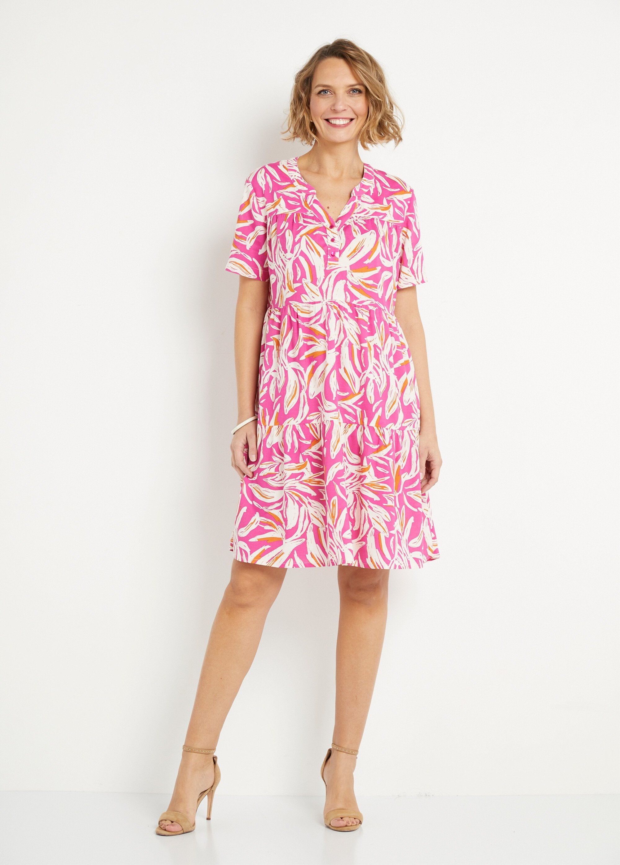 Printed_buttoned_V-neck_dress_with_short_sleeves_Pink_and_white_FA1_slim