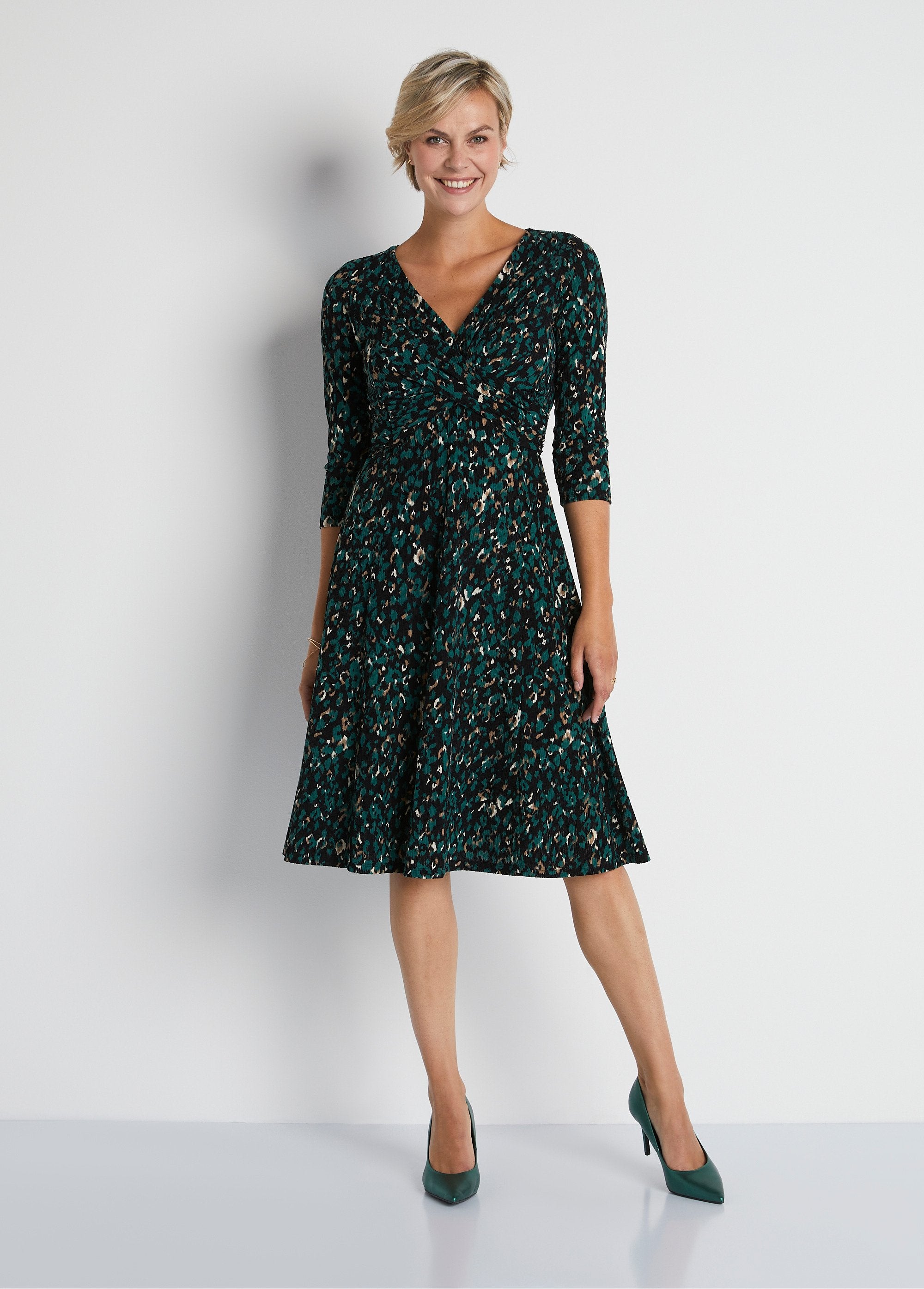 Short_knit_wrap_dress_Green_print_FA1_slim