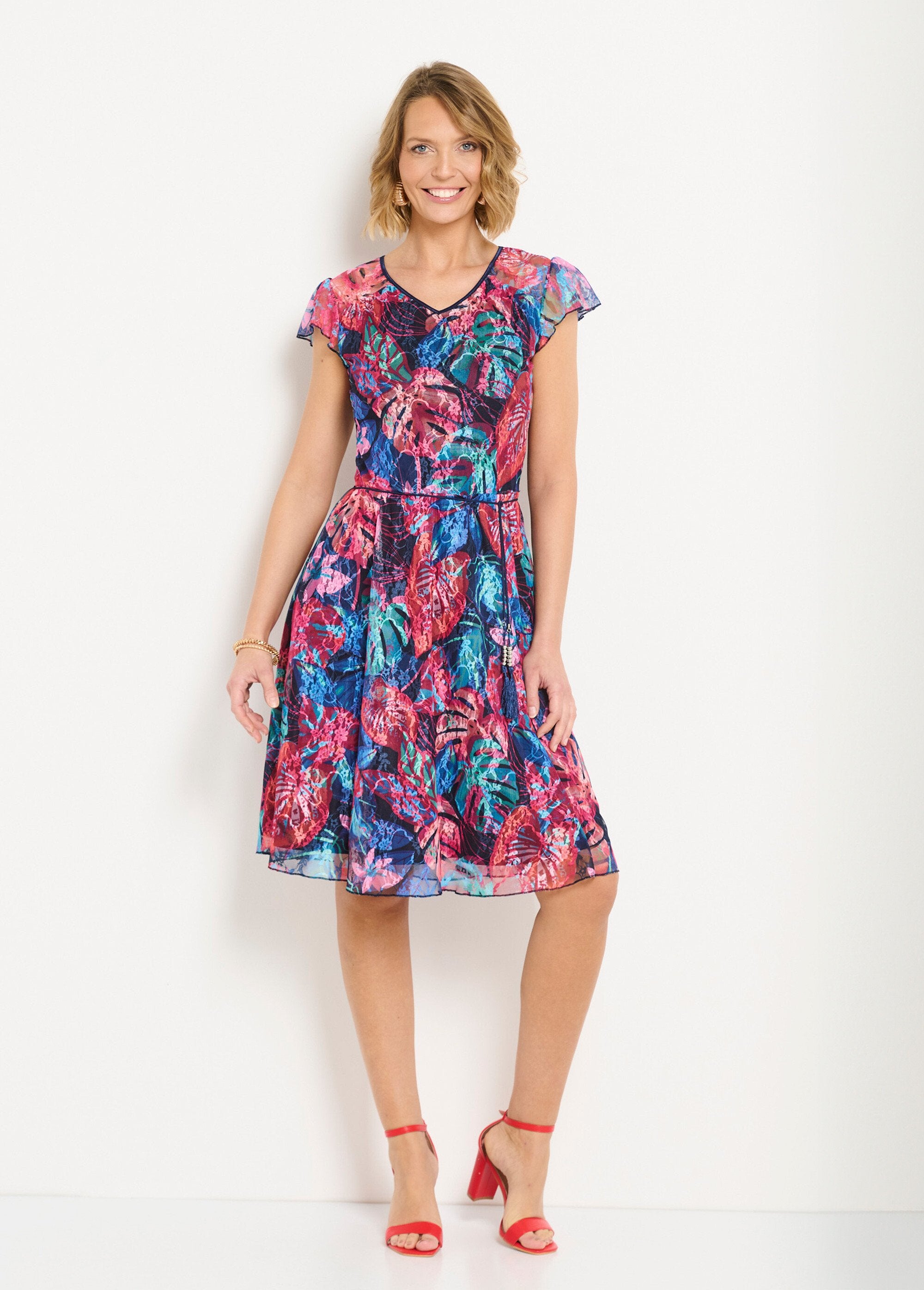 Short_V-neck_dress_with_printed_lace_Multicolor_FA1_slim