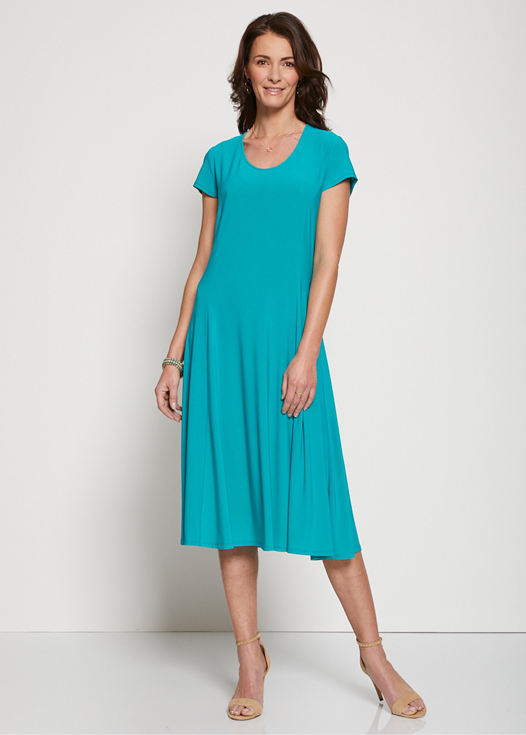 Robe_courte_galbée_évasée_Uni_vert_FA1_slim