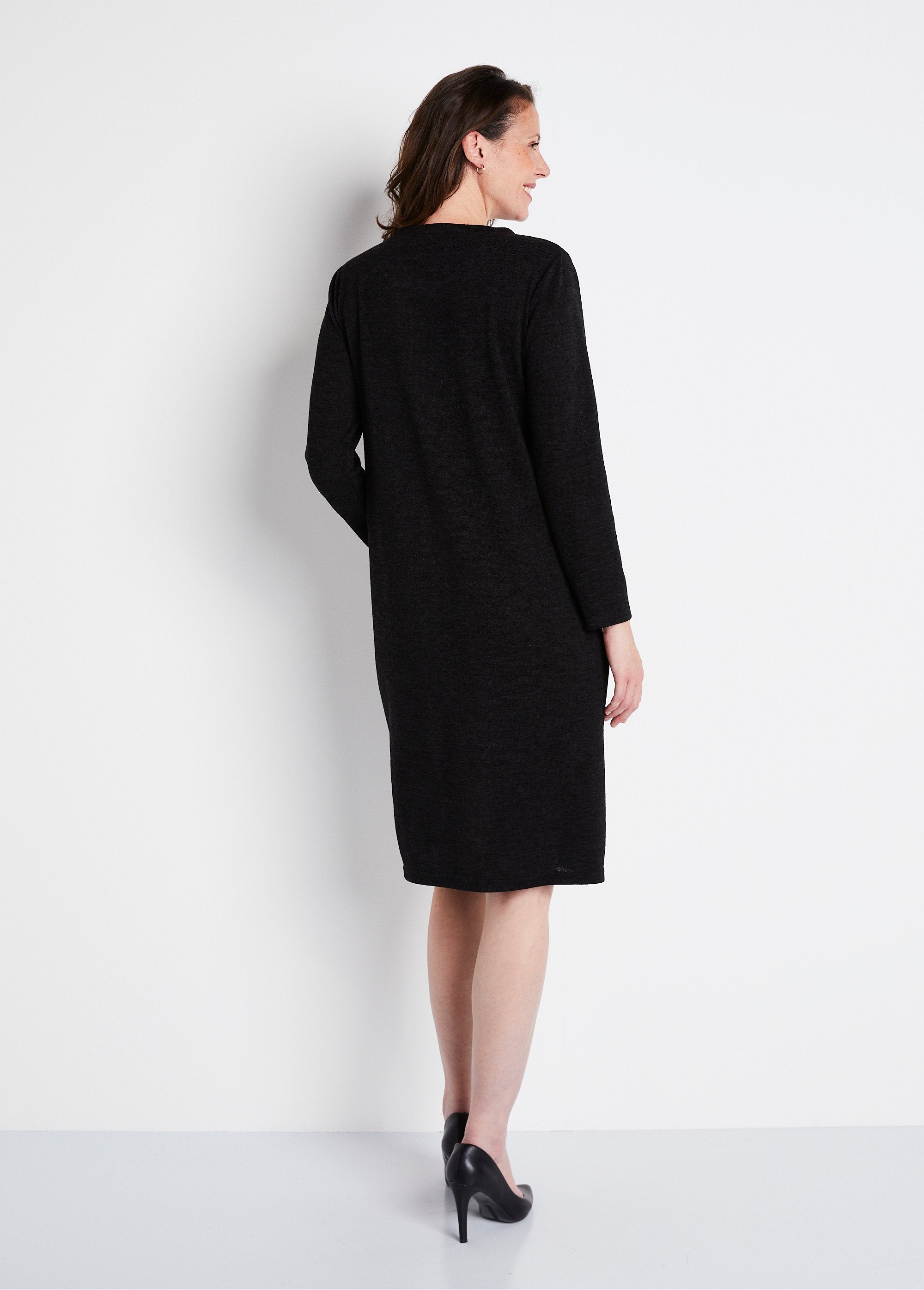 Short_straight_knit_dress_with_graphic_pattern_Black_print_DO1_slim