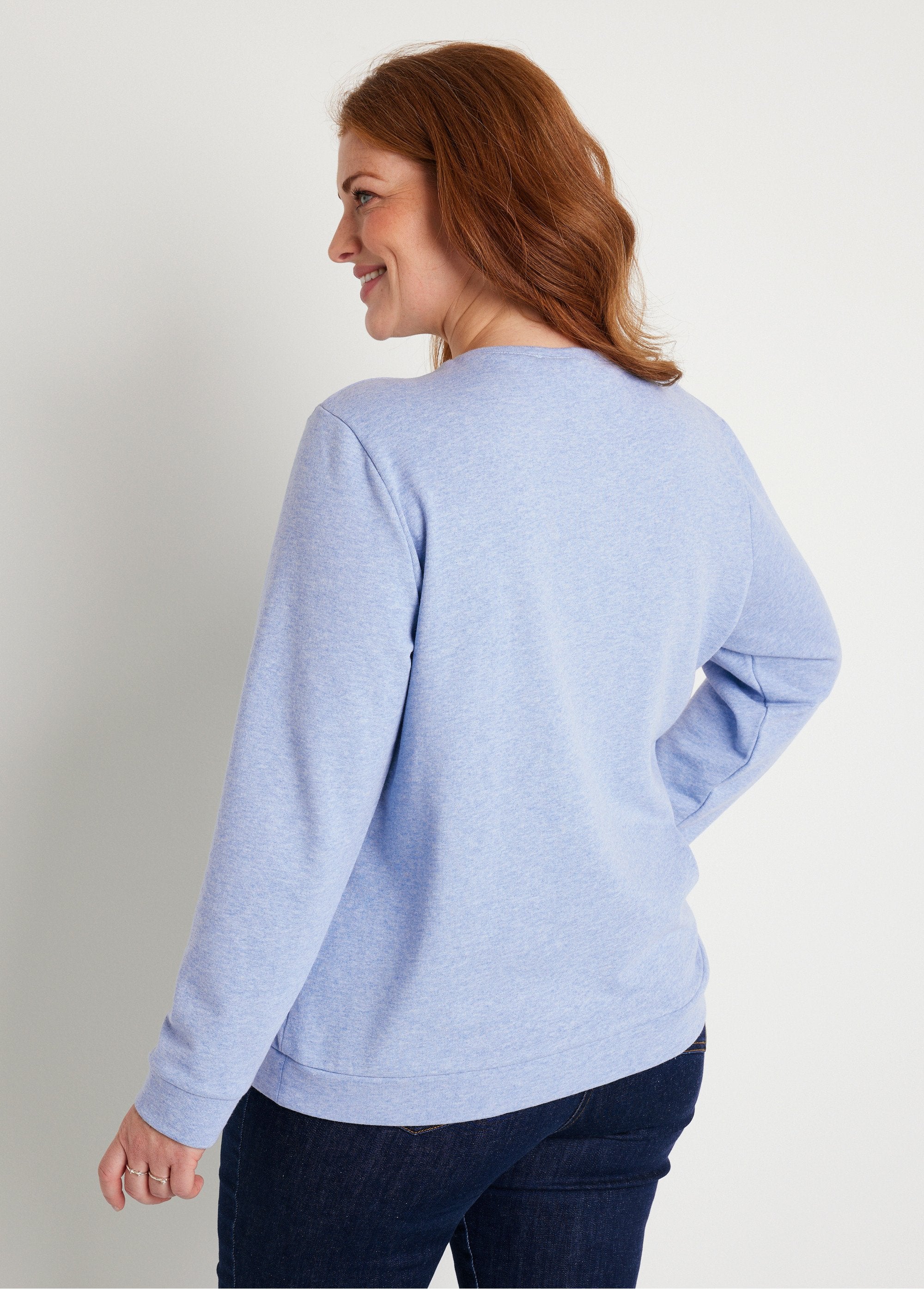 Round_neck_message_sweatshirt_Sky_DO1_curvy