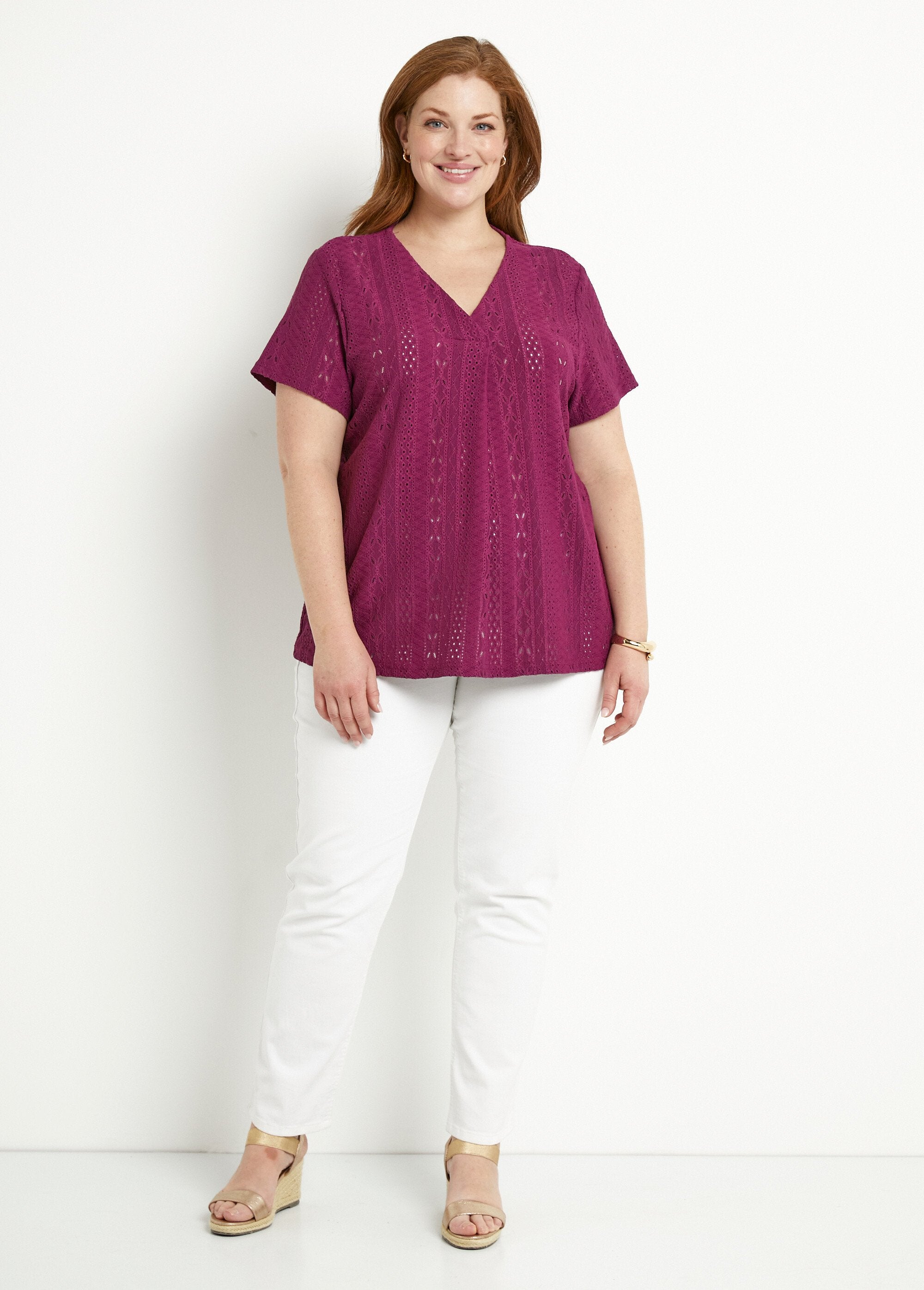 Loose_V-neck_plain_t-shirt_with_embroidery_effect_Cassis_SF1_curvy