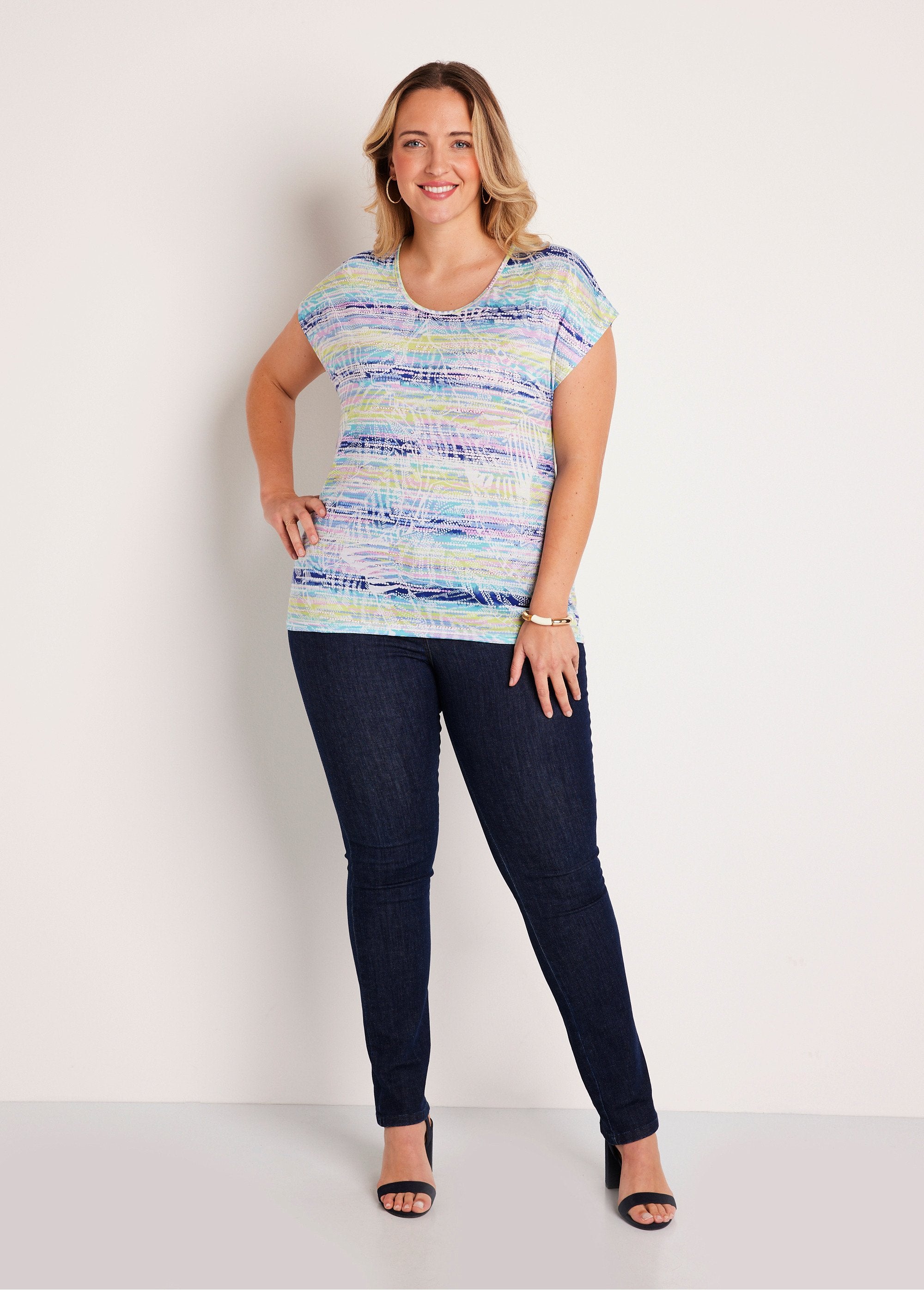 Short_straight_t-shirt_with_graphic_pattern_Green_print_SF1_curvy