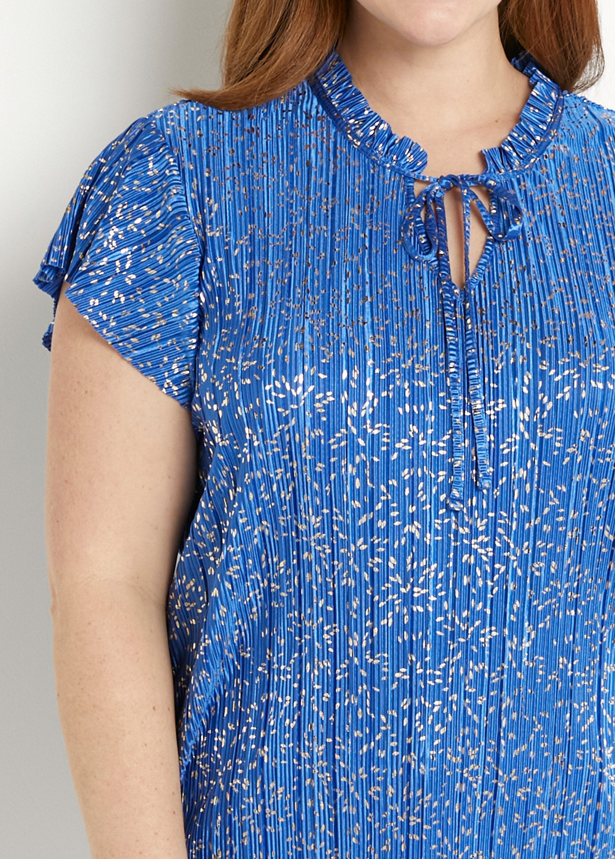 Long_gold_print_short-sleeved_T-shirt_Blue_DE1_curvy