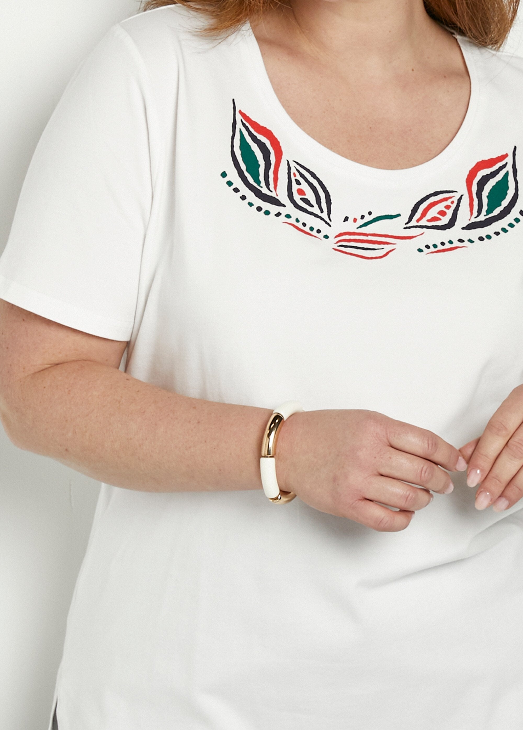 Long_short-sleeved_round_neck_T-shirt_Plain_white_DE1_curvy