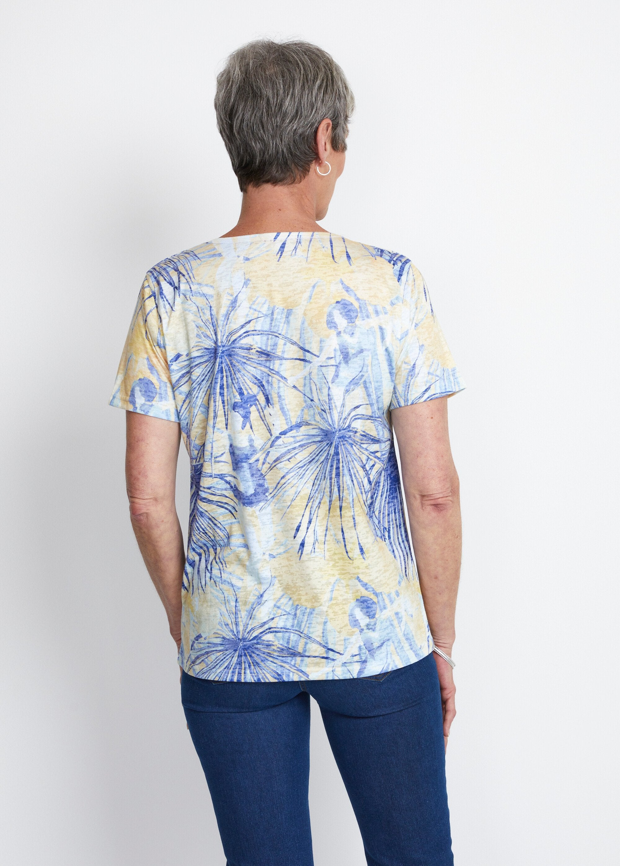 Short_patterned_and_rhinestone_t-shirt_Yellow_and_blue_DO1_slim