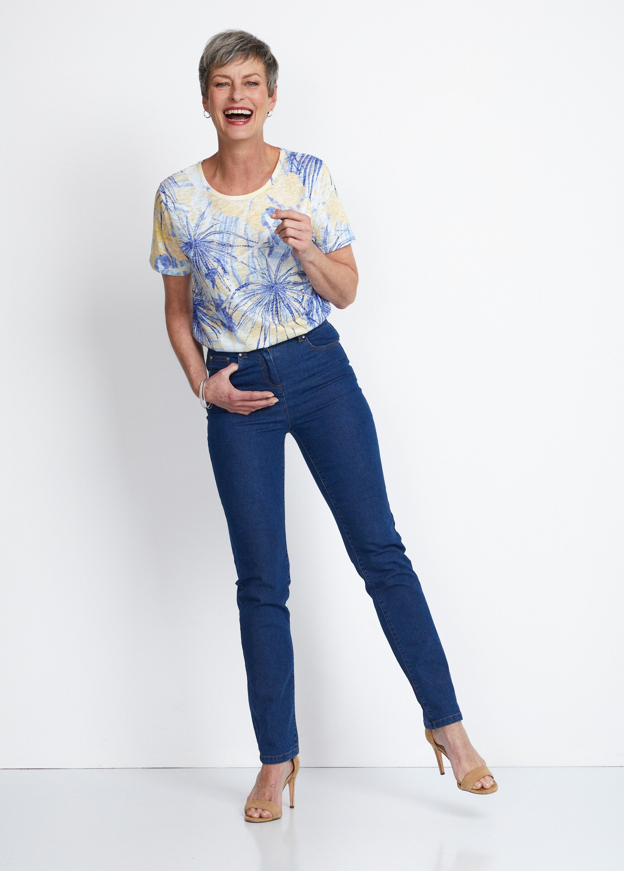 Short_T-shirt_with_pattern_and_rhinestones_round_neck_Yellow_and_blue_SF1_slim