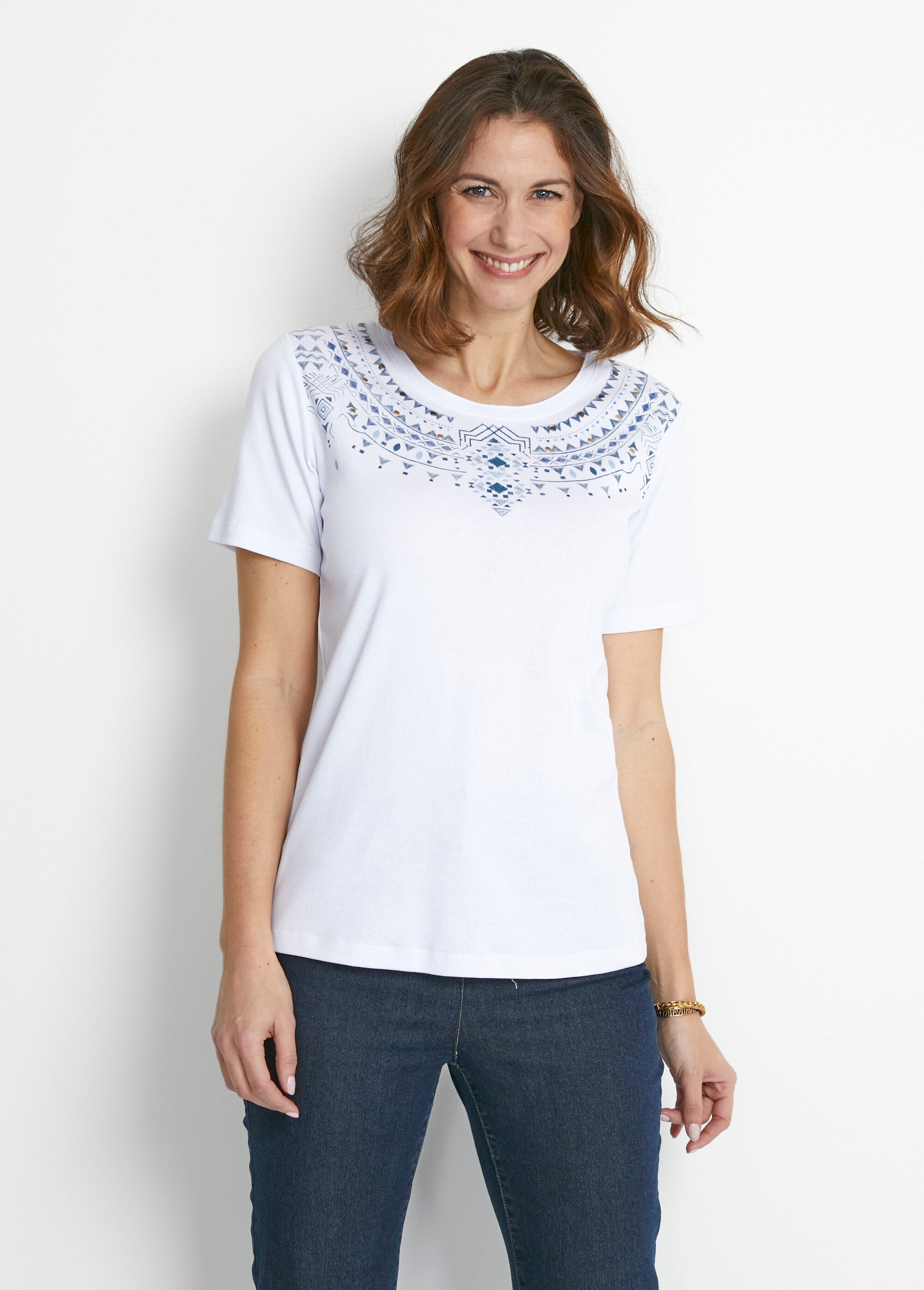 Short-sleeved_t-shirt_with_studded_pattern_collar_White_FA1_slim