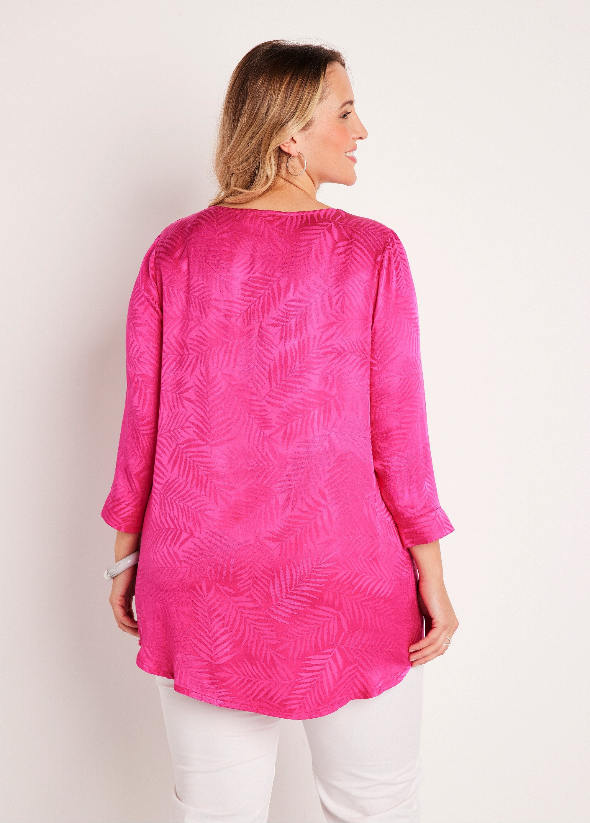 Long_V-neck_tunic_with_3/4_sleeves_Fuchsia_DO1_curvy