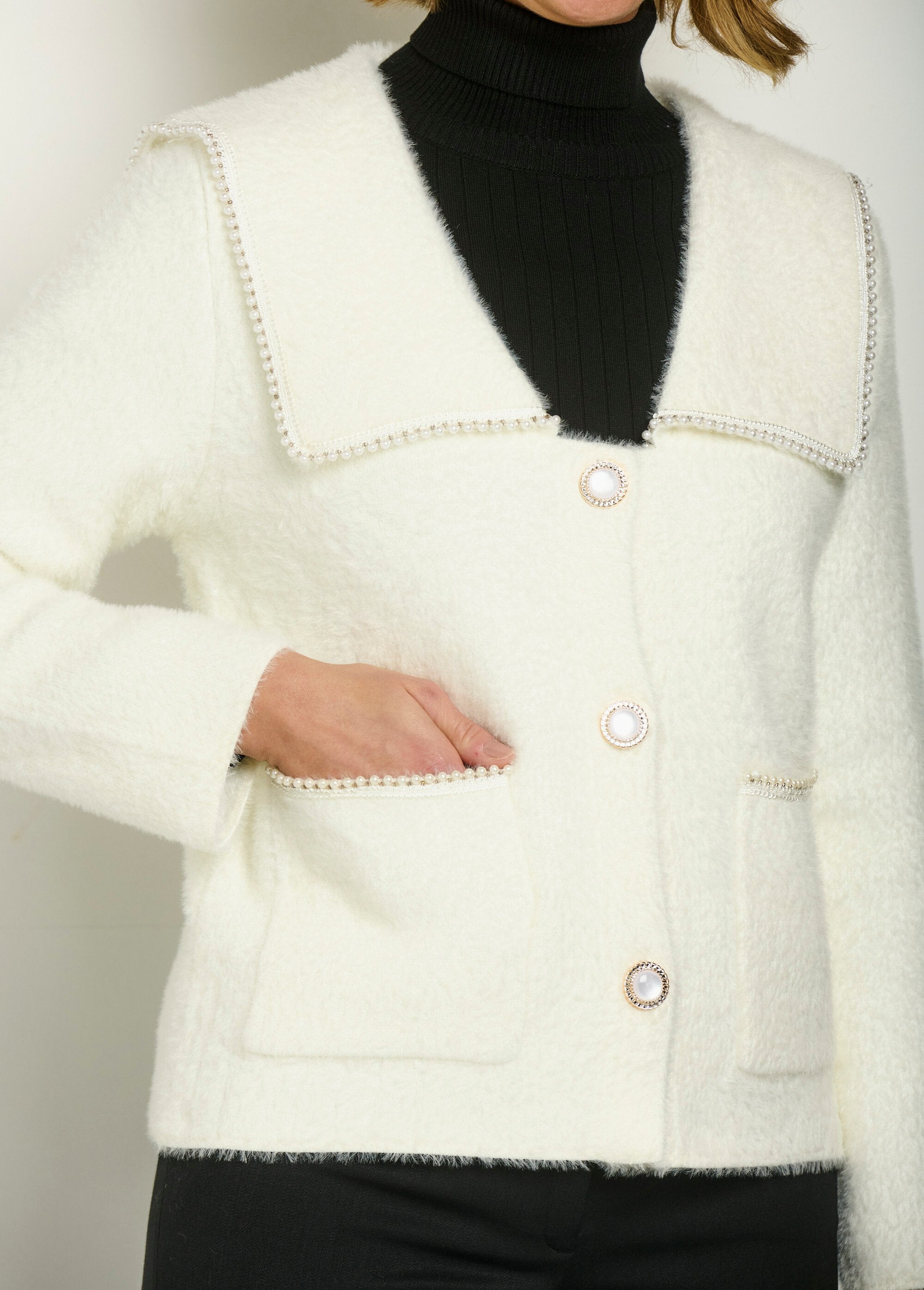 Hairy_knit_V-neck_jacket_chic_details_Blanc_DE1_slim