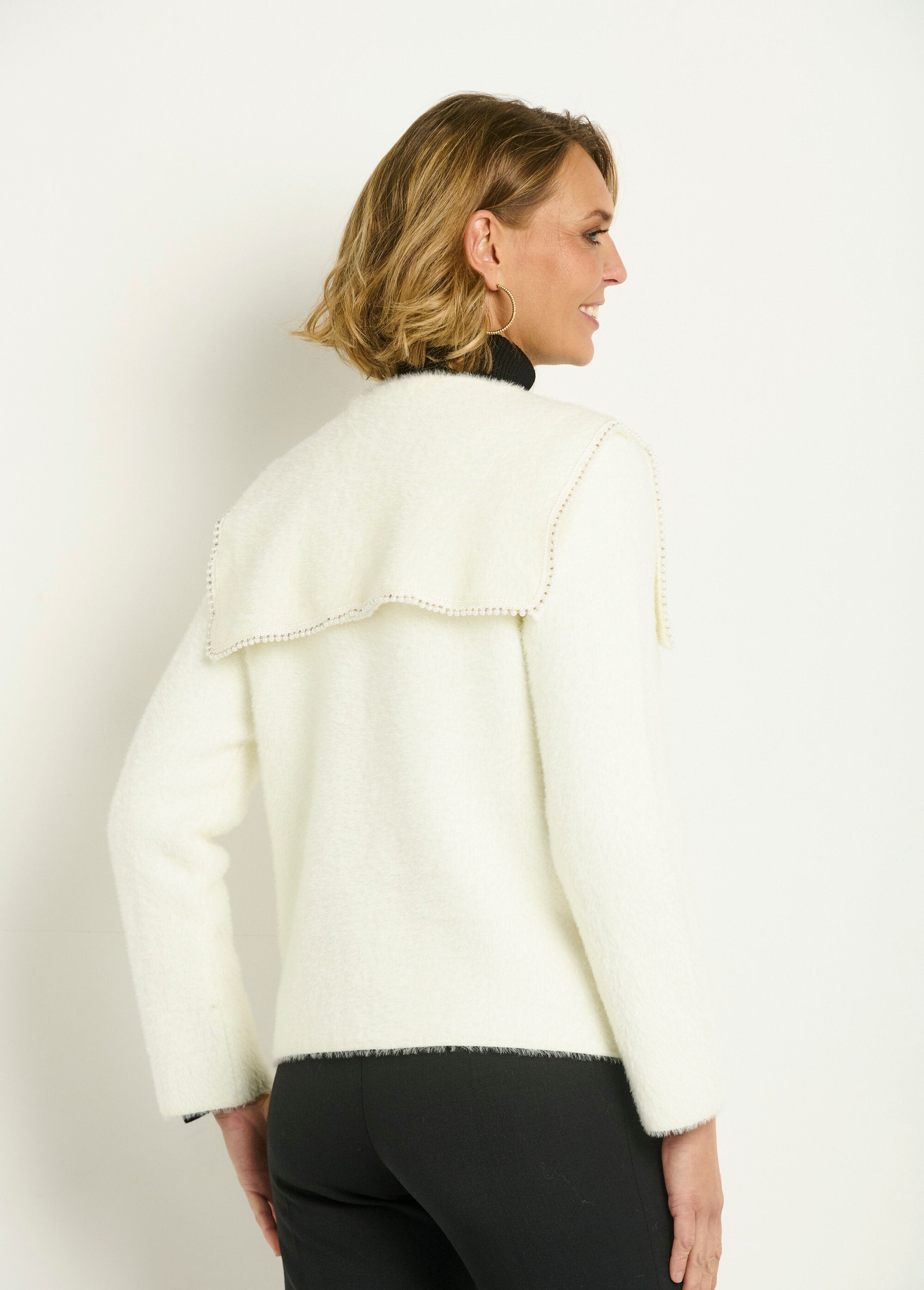 Hairy_knit_V-neck_jacket_chic_details_White_DO1_slim