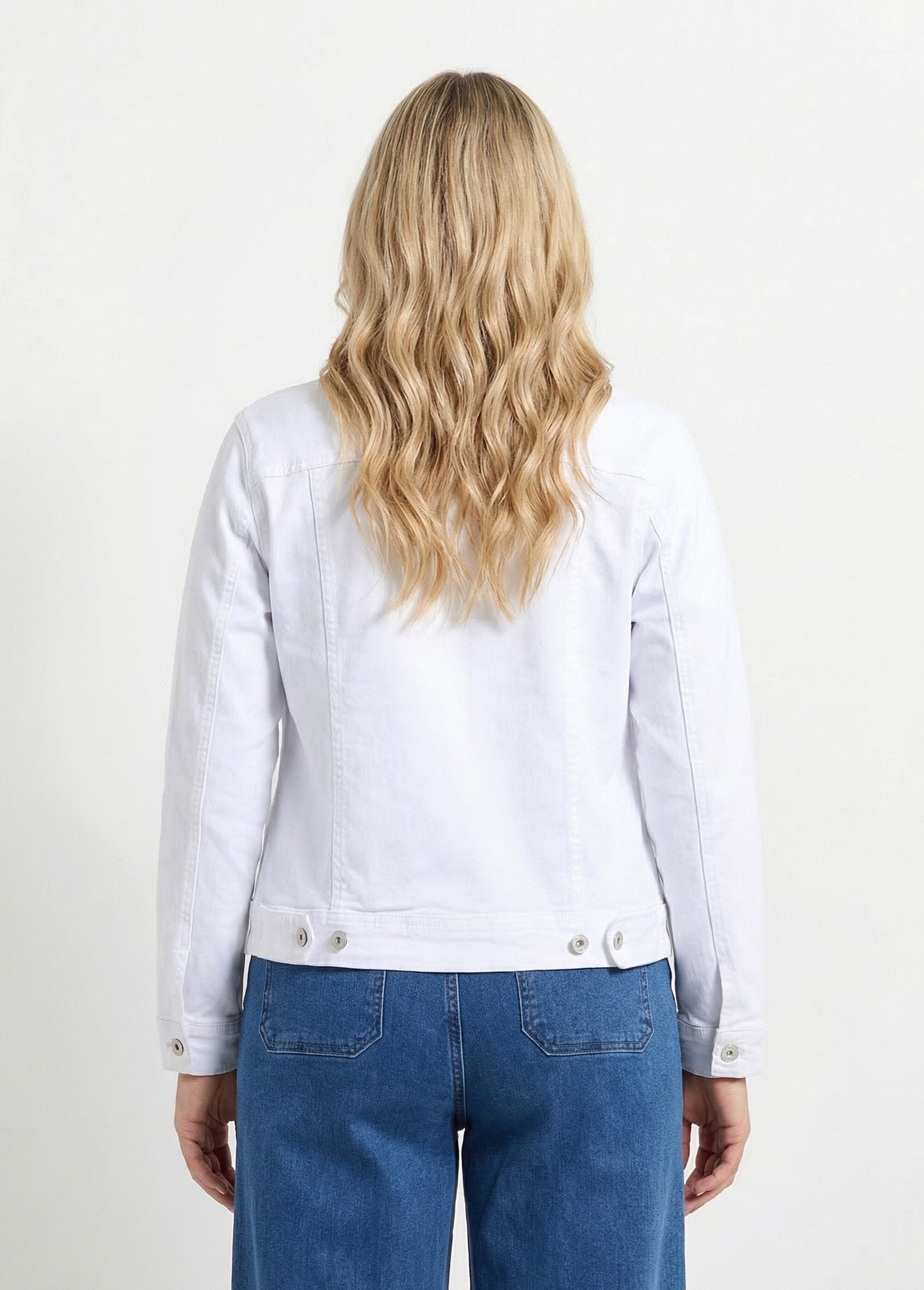 Straight_buttoned_denim_jacket_White_DO1_curvy